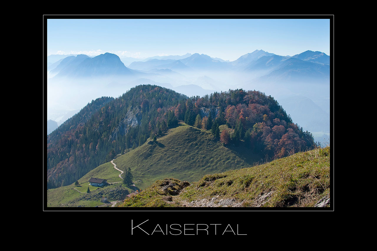 Landschaftsfotografie Blick vom Kaisergebirge ins Kaisertal Richtung Kufstein in Tirol Oesterreich