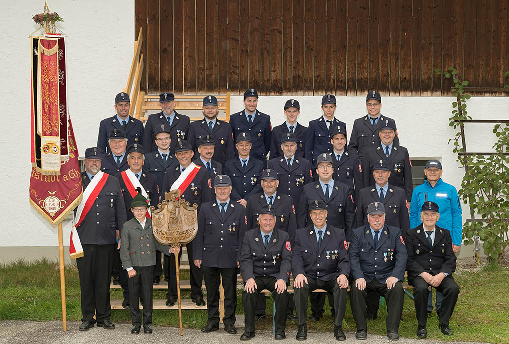 Foto Weidner Gruppenfoto für Vereine FFW Freiwillige Feuerwehr Gstadt
