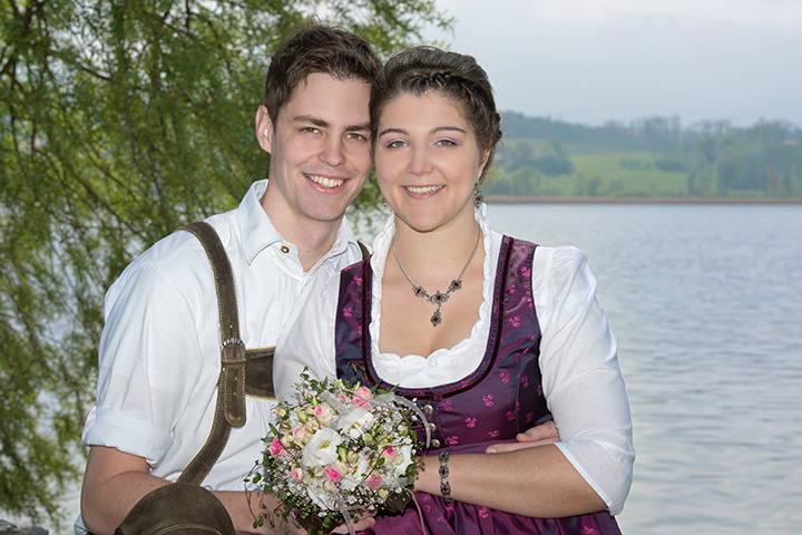 Foto Weidner Hochzeitsfotos Portraits Hochzeitsfotograf in Bad Endorf am Simssee Brautpaar klassisch