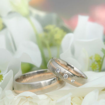 Foto Weidner Hochzeitsfotos - Portraits Fotos der Ringe Eheringe in Regensburg Obertraubling Portraits Fotos der Ringe Eheringe in Regensburg Obertraubling