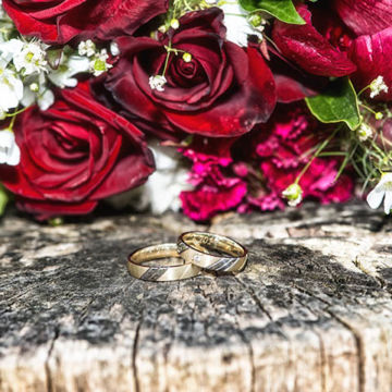 Foto Weidner Hochzeitsfotos - Portraits Fotos der Ringe Eheringe in Wessling am Wesslinger See Portraits Fotos der Ringe Eheringe in Wessling am Wesslinger See